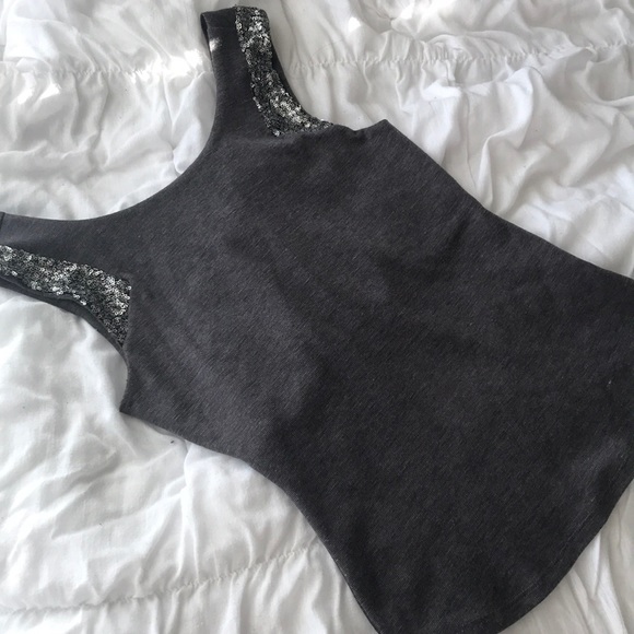 Gray Tank w/ open back Bow Size Small - Picture 3 of 6